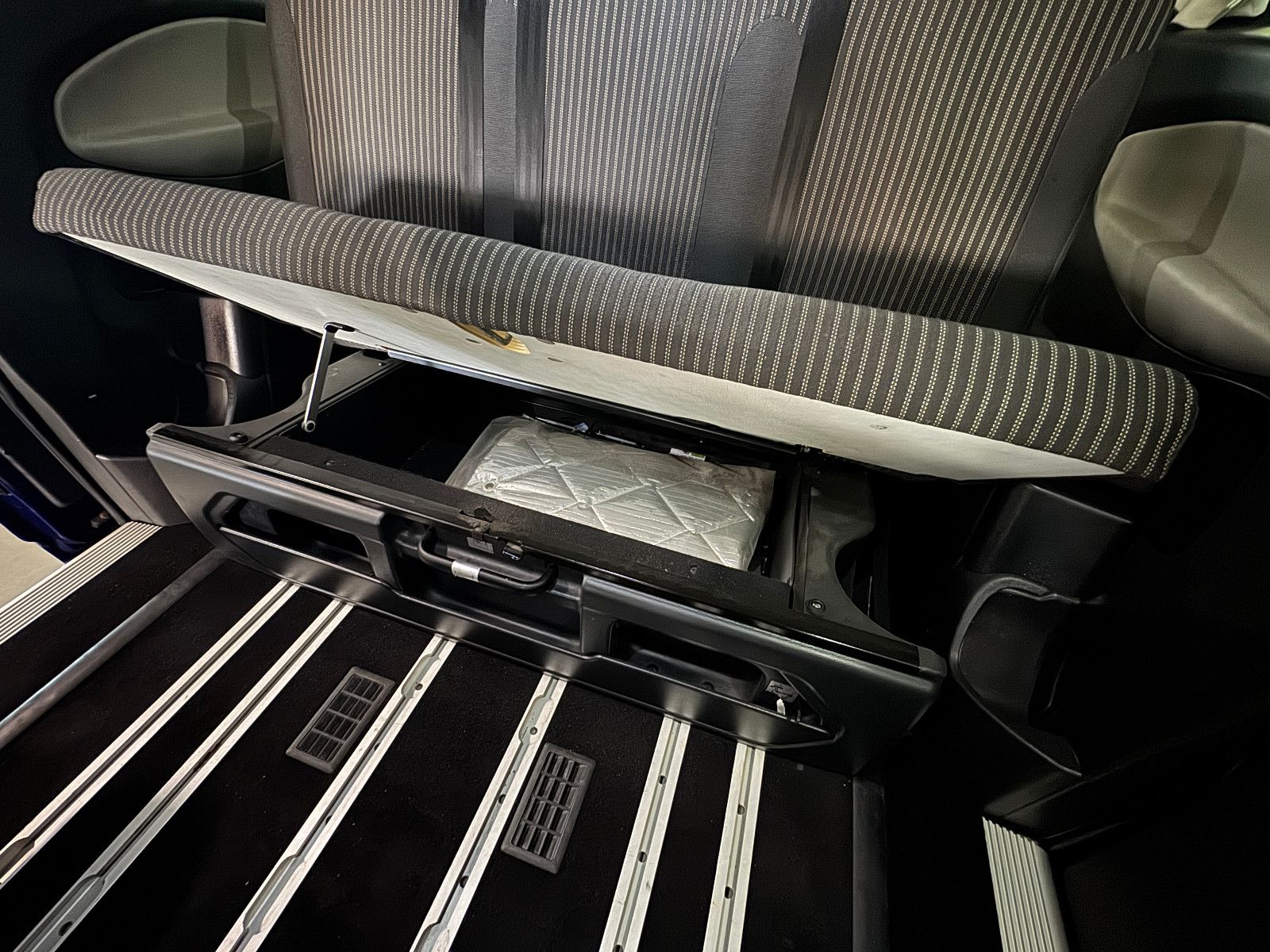 Fahrzeugabbildung Ford TOURNEO CUSTOM 2.2 TDCI WESTFALIA EUROLINE STHD