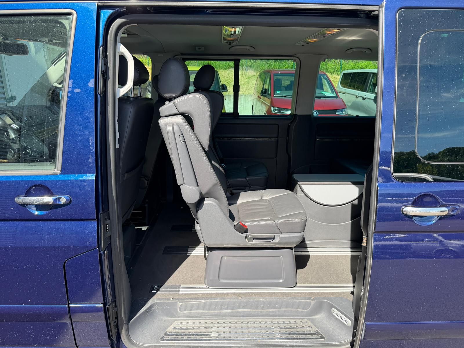 Fahrzeugabbildung Volkswagen T5 Multivan Highline Aut Leder Xenon Sthz PDC