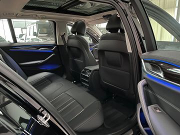 Fahrzeugabbildung BMW 520i Luxury Line Kamera HiFi Alarm Komfzg Panora