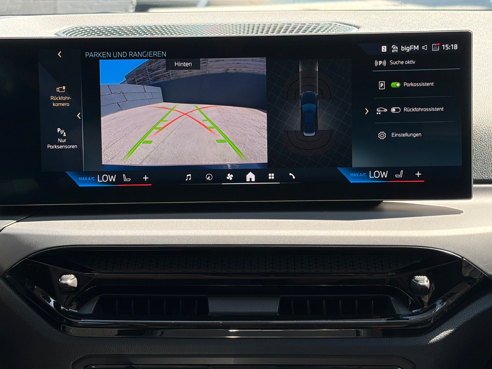 Fahrzeugabbildung BMW 318i Touring CockPit+ Alarm 3Z-Klima Kamera SHZ