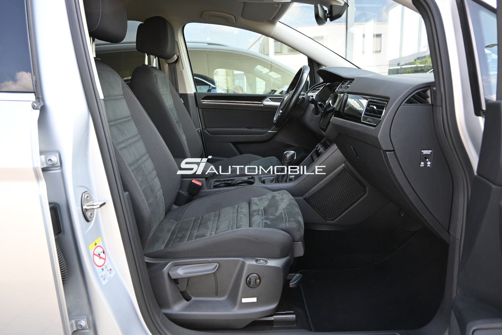 Fahrzeugabbildung Volkswagen Touran 2.0 TDI DSG Highline °ACC°AHK°DYNAUDIO°