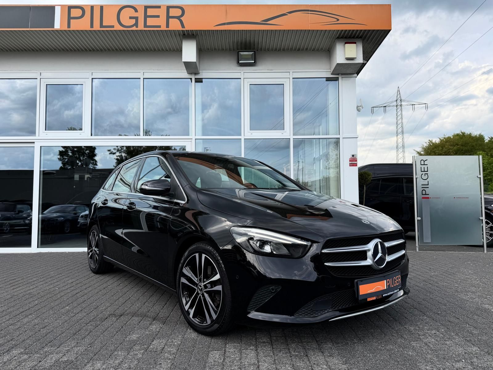 MERCEDES-BENZ B 180  Edition*CarPlay*PDC*Kamera*Temp*LED*Leder