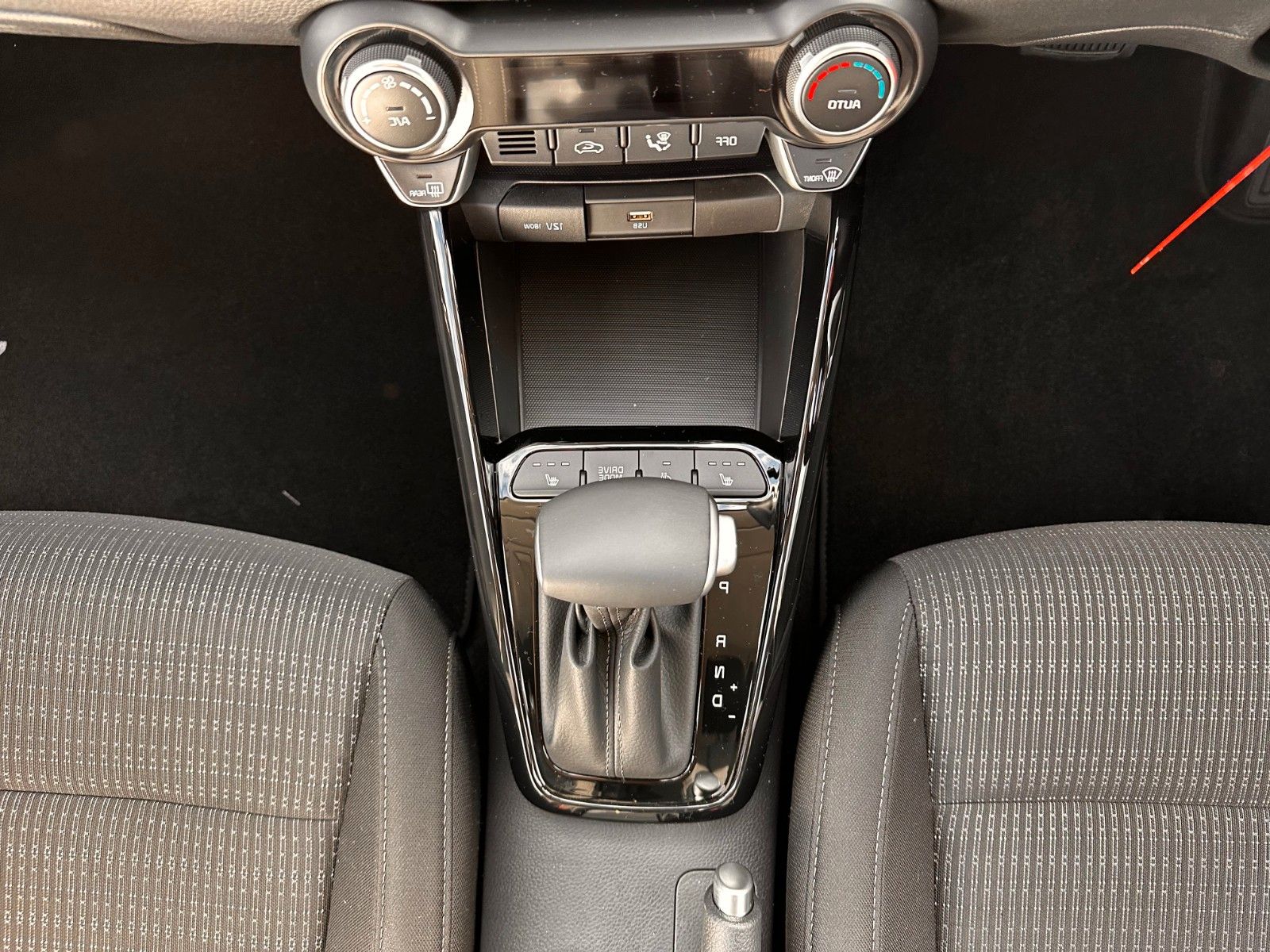 Fahrzeugabbildung Kia Stonic  1.0T 100 PS DCT VISION Navi Sitzhzg.