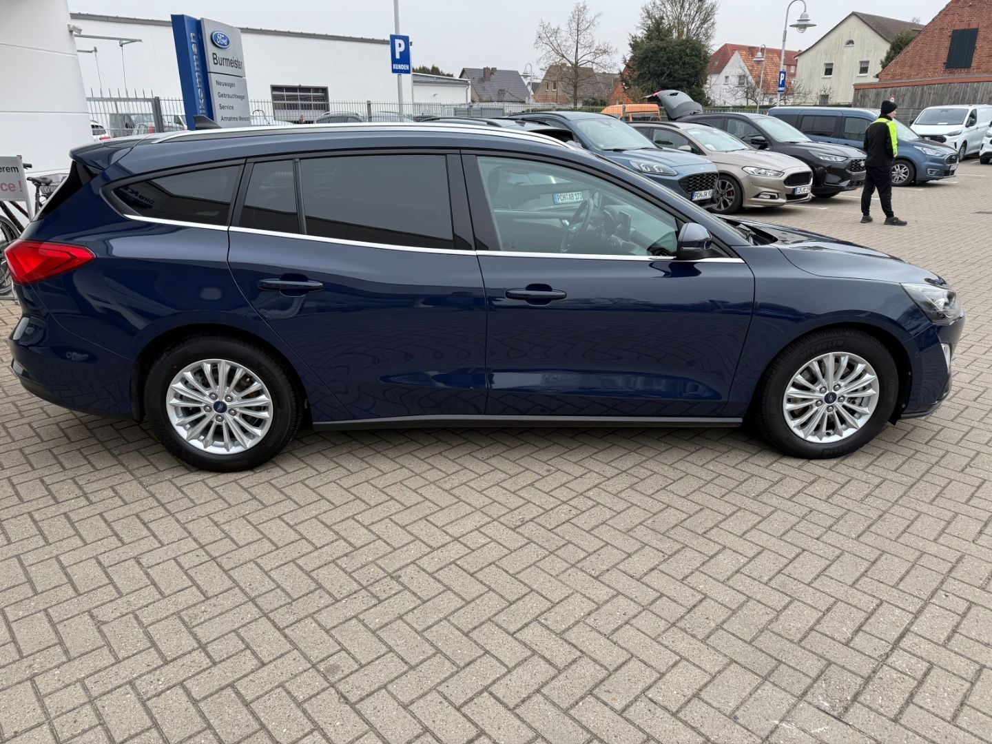 Fahrzeugabbildung Ford Focus Titanium X Turnier HUD Navi Digitales Cock