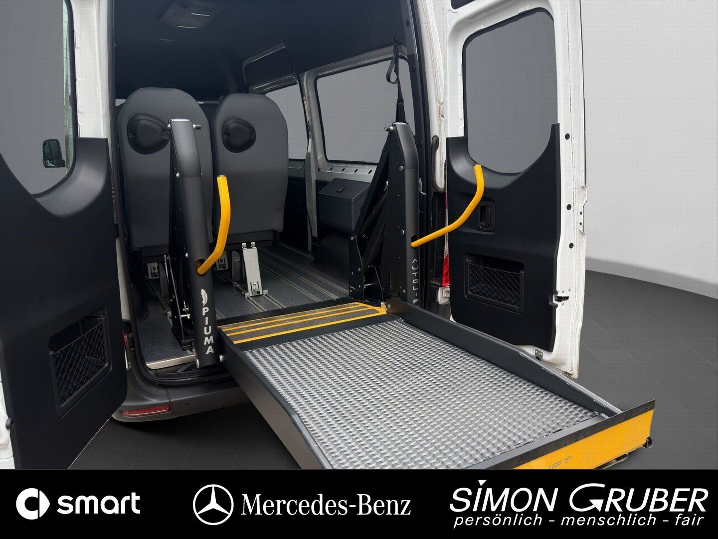 Fahrzeugabbildung Mercedes-Benz 317 Tourer L2H2 Standard 8Sitzer Rollstuhl Lift