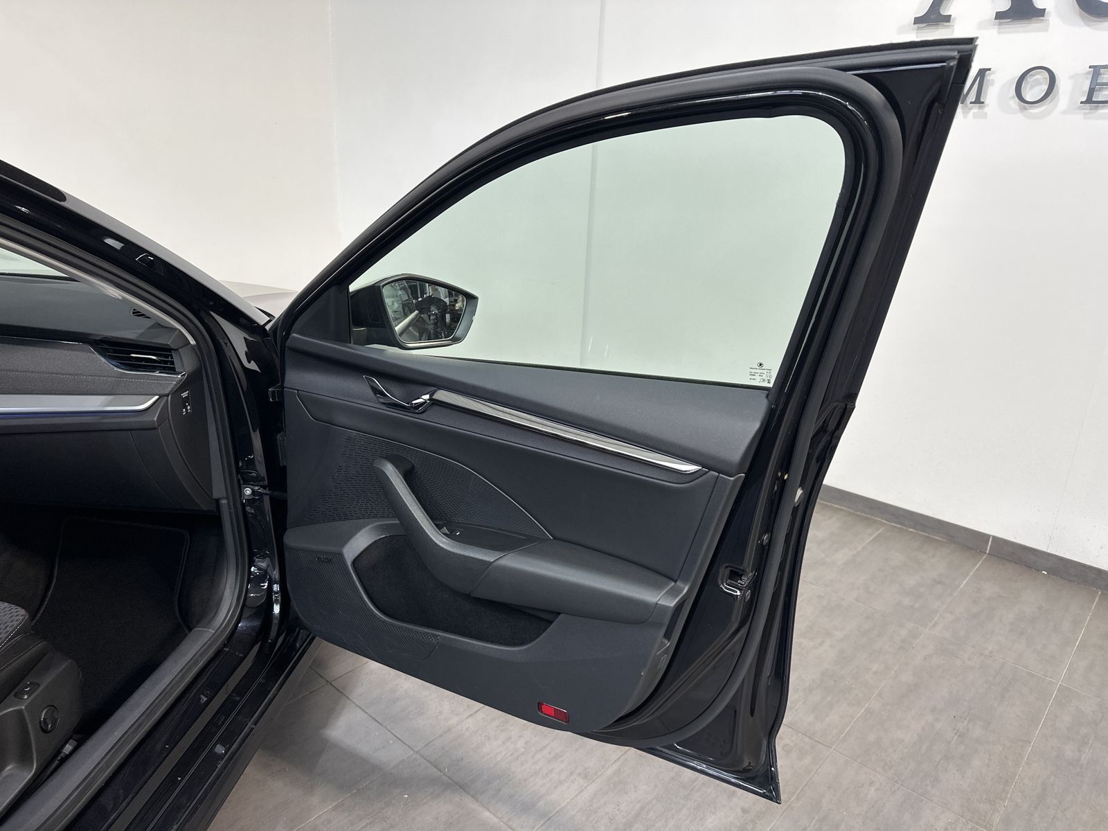 Fahrzeugabbildung SKODA Octavia Combi First Edition NAV+LED+PANO+LHZG+VC