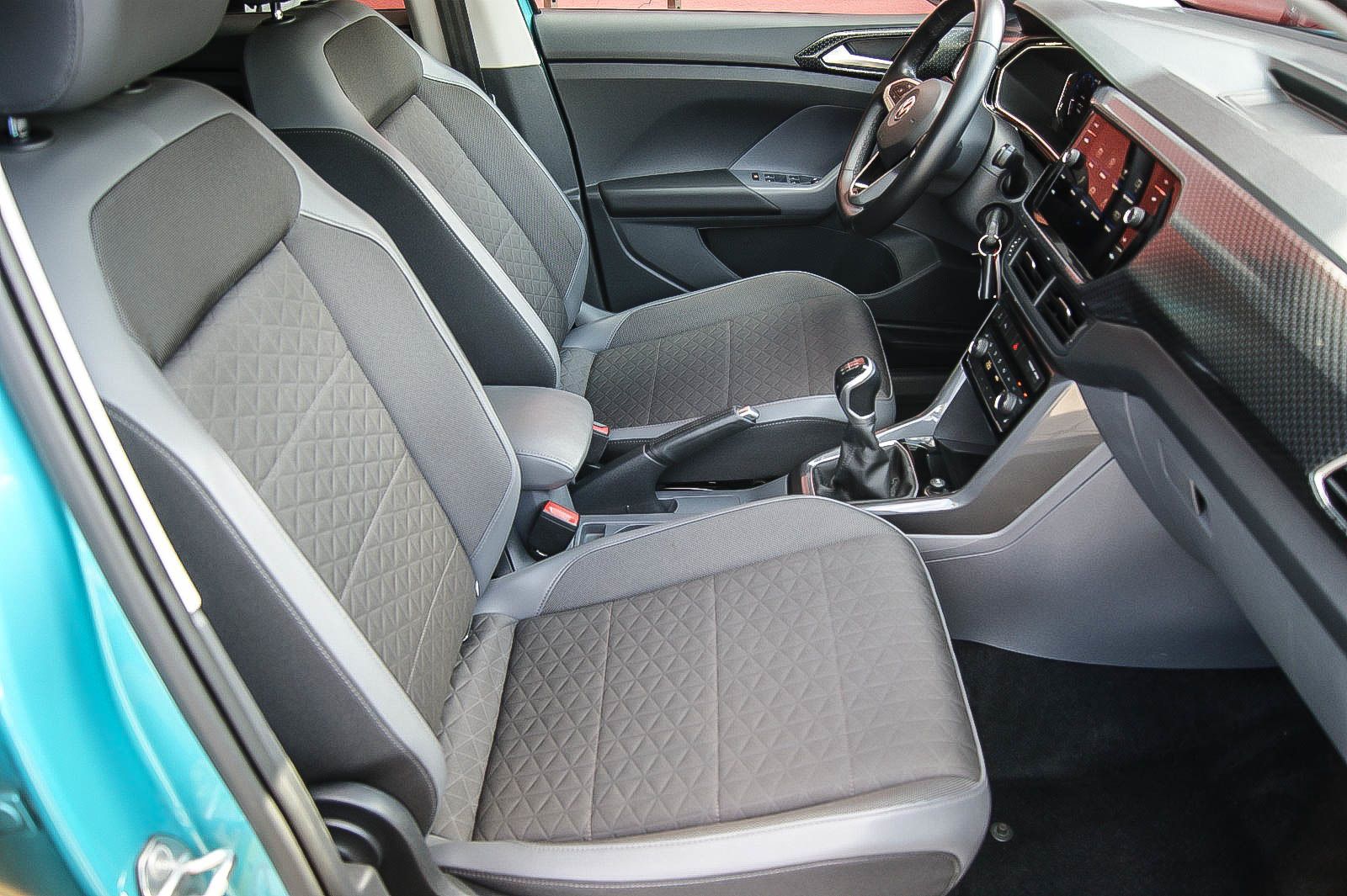 Fahrzeugabbildung Volkswagen T-Cross HIGHLINE 1.0 TSI NAVI LED VIRTUAL 1.HAND