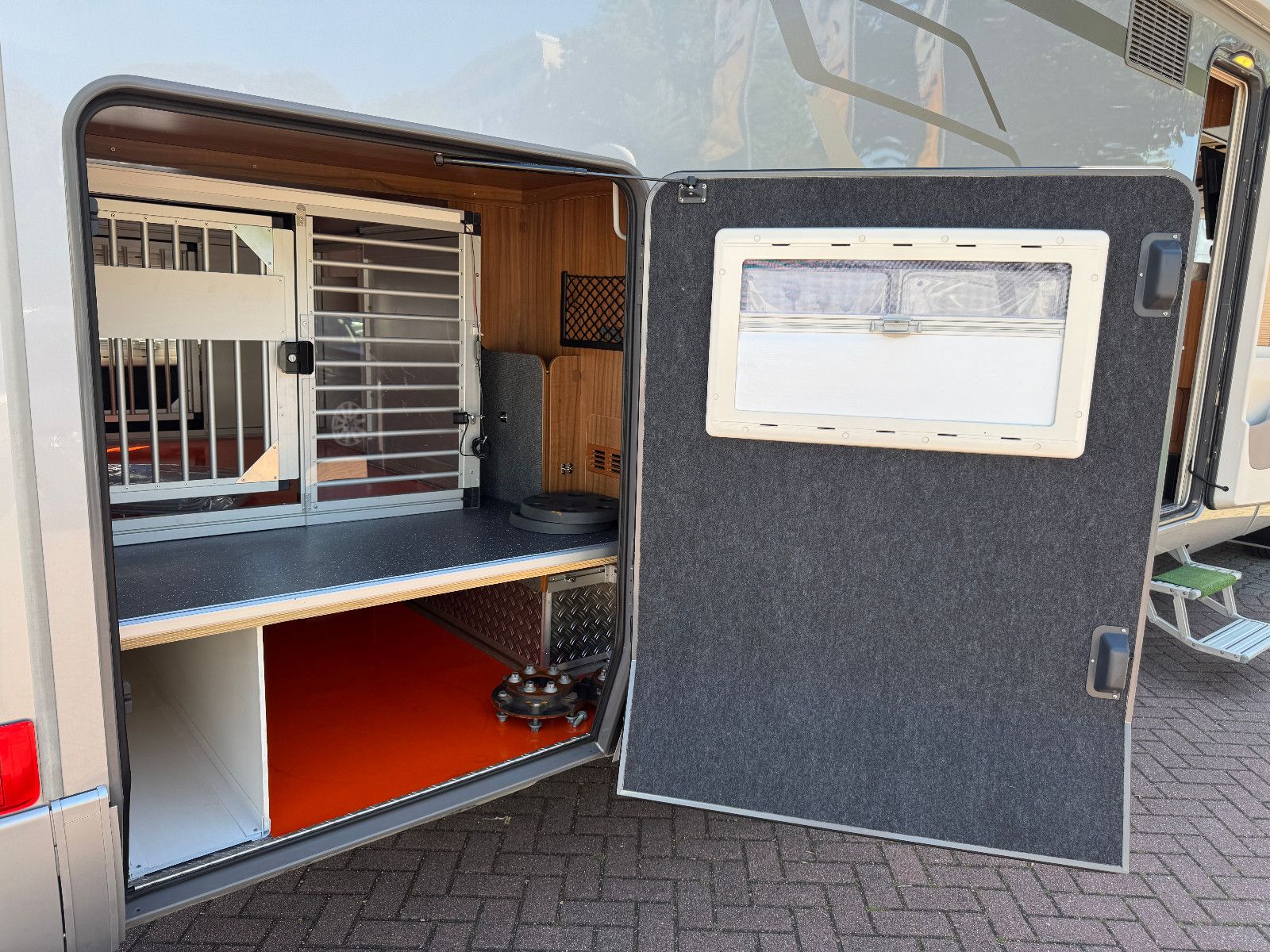 Fahrzeugabbildung HYMER / ERIBA / HYMERCAR B-KLASSE 680 STARLINE MB 3.0 D V6 HYD HÜBSTÜTZEN