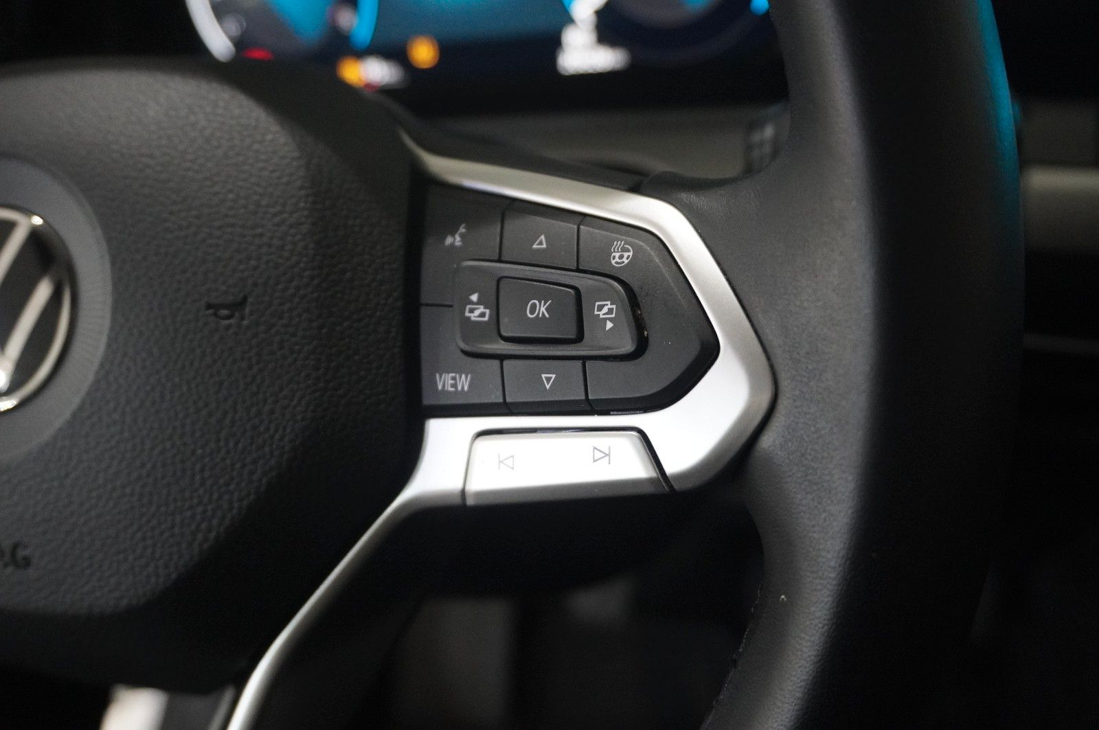 Fahrzeugabbildung Volkswagen Golf VIII Variant 1.5 TSI LIFE NAVI/LED/SHZ/VIRT