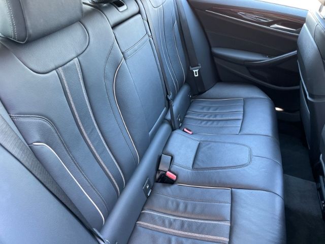 Fahrzeugabbildung BMW 530 i Mild-Hybrid Luxury Line Autom. Panoramadac