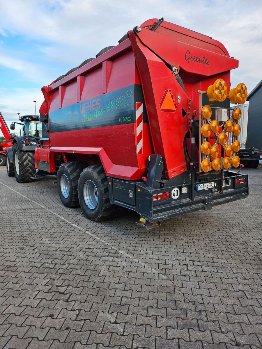 Fahrzeugabbildung Andere Ufkes 962/25 / Valtra S374 / nur: 1.980h!