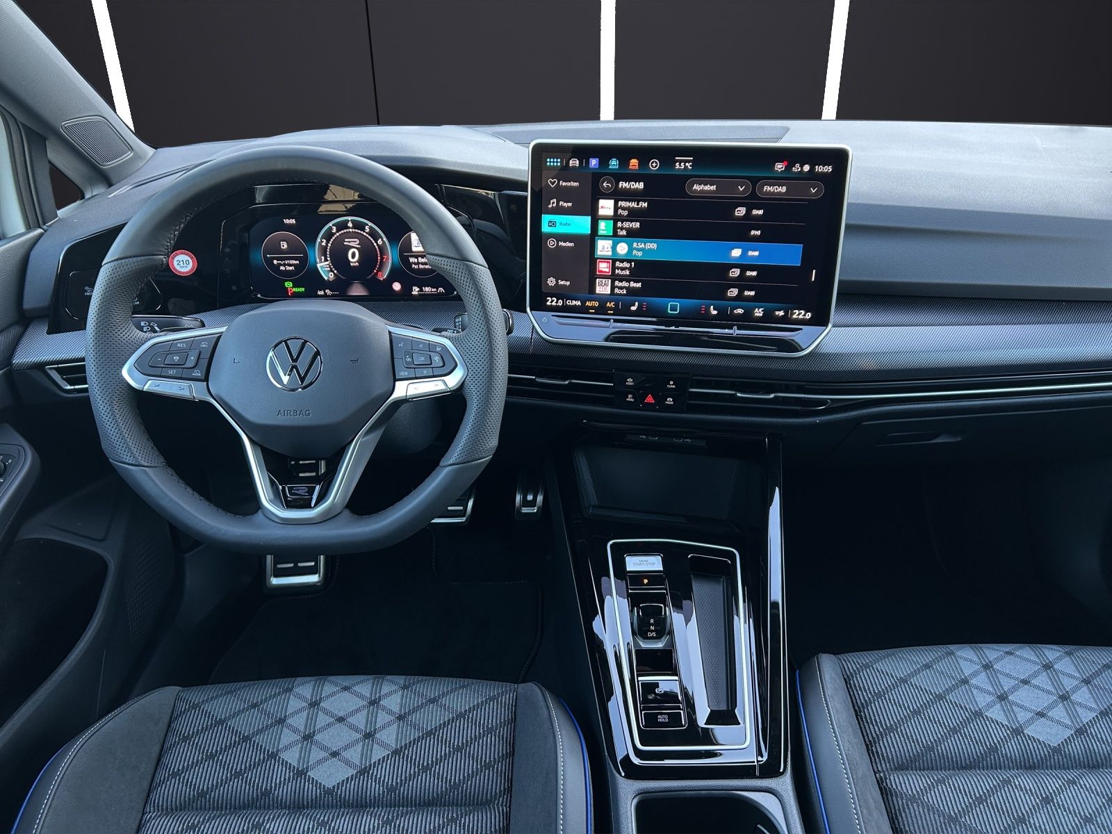 Fahrzeugabbildung Volkswagen Golf VIII Variant R-Line eTSI DSG LED+ ACC AHK S