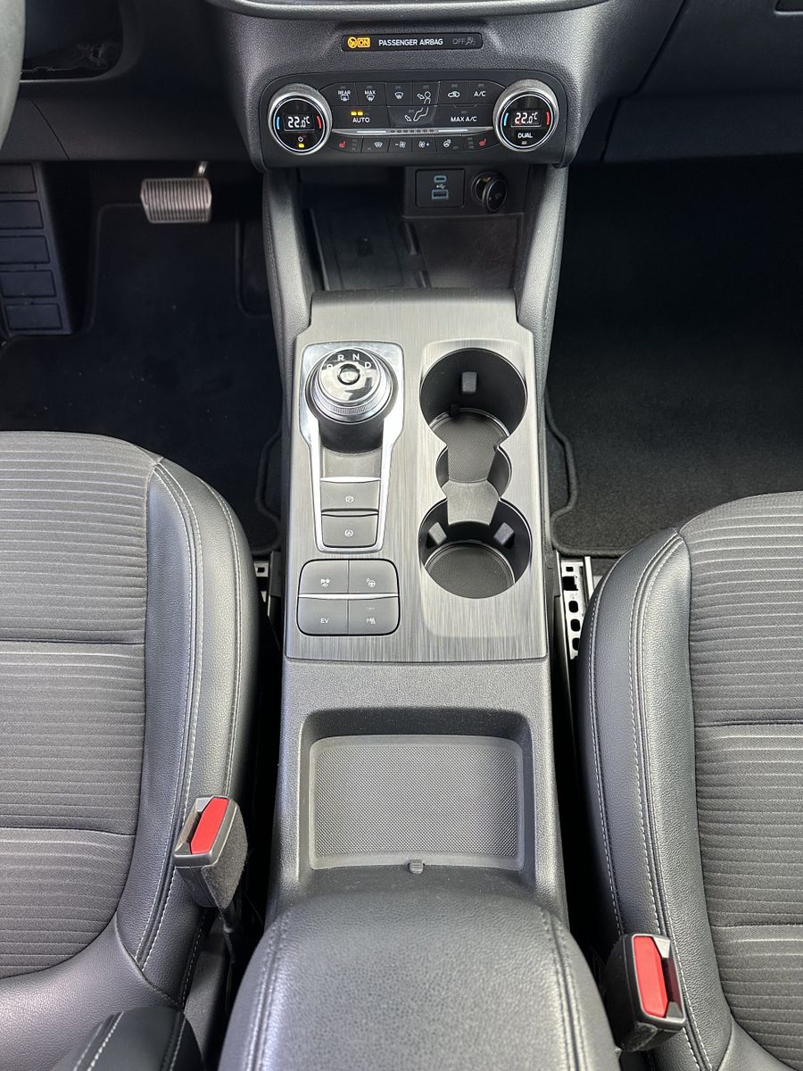 Fahrzeugabbildung Ford Kuga 2.5 Duratec PHEV Titanium X NAV+LED+AHK+B&O