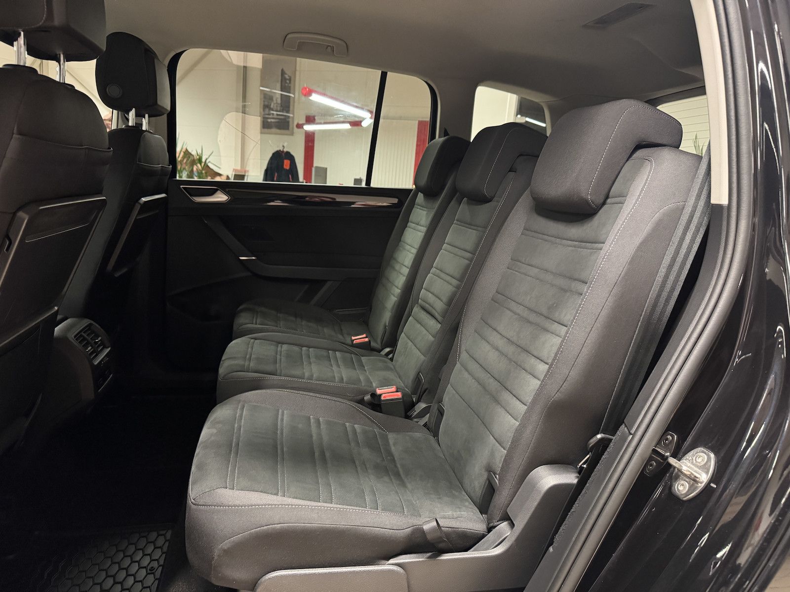 Fahrzeugabbildung Volkswagen Touran 1.5TSI Highline DSG/LED/Navi/ACC/bhz.FS/