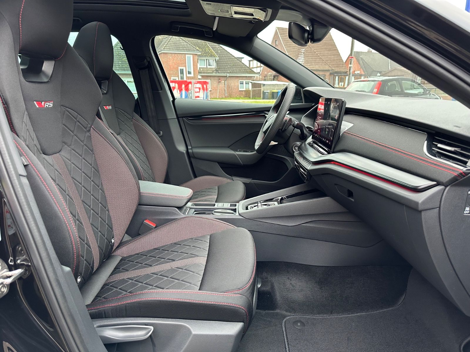 Fahrzeugabbildung SKODA Octavia RS Combi 2.0 TSI DSG AHK/Pano/Navi/ACC
