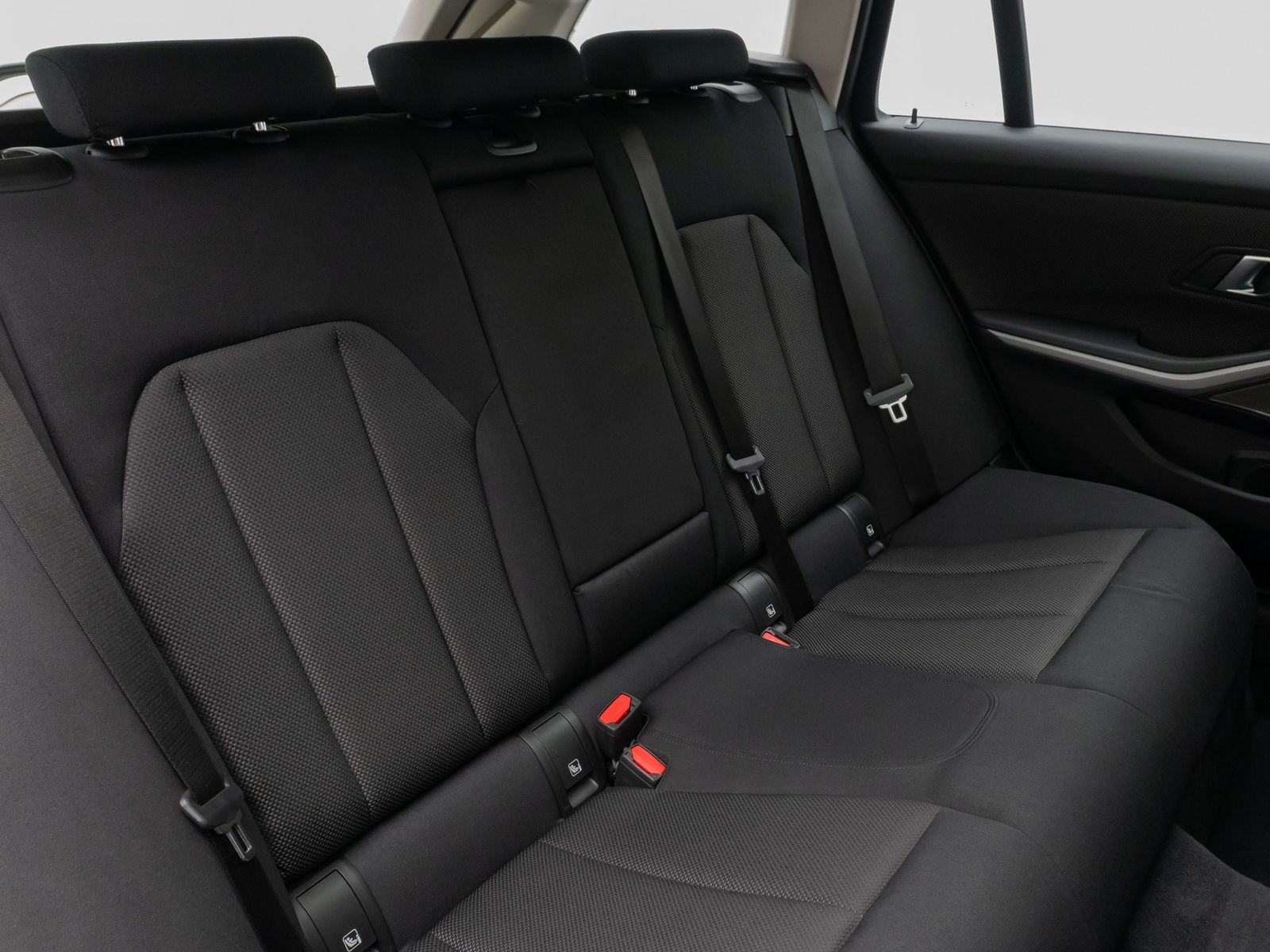 Fahrzeugabbildung BMW 320d Panorama DAB H/K Lordos Stop&Go PDC LED