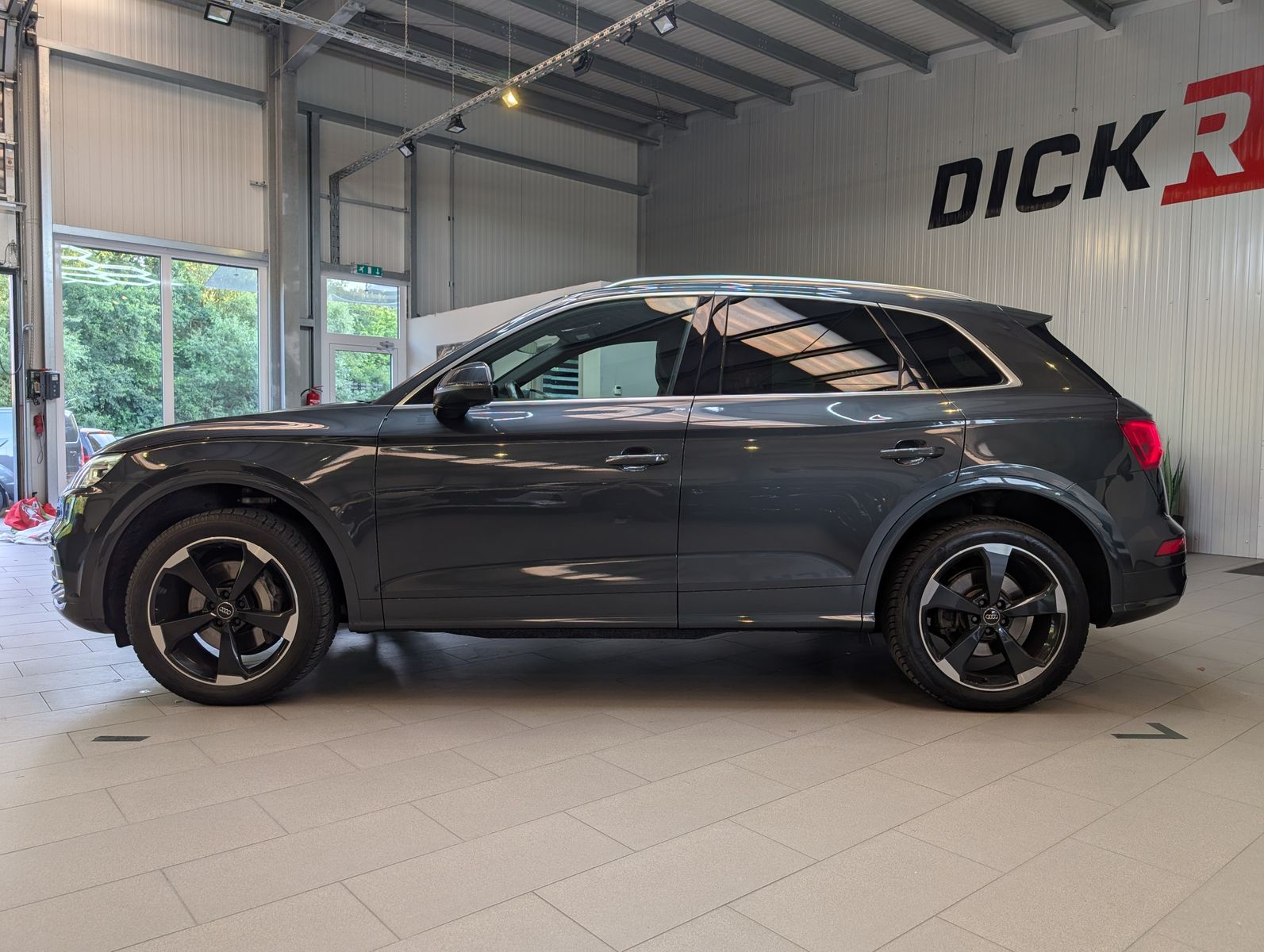 Fahrzeugabbildung Audi Q5 45 TDI Quattro S-Line Sport TEMP MMI SHZ 20"