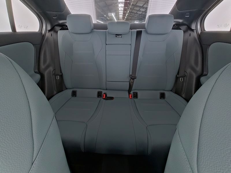 Fahrzeugabbildung Mercedes-Benz A 35 AMG 4M Limousine Aero+Pano+Night+Multibeam