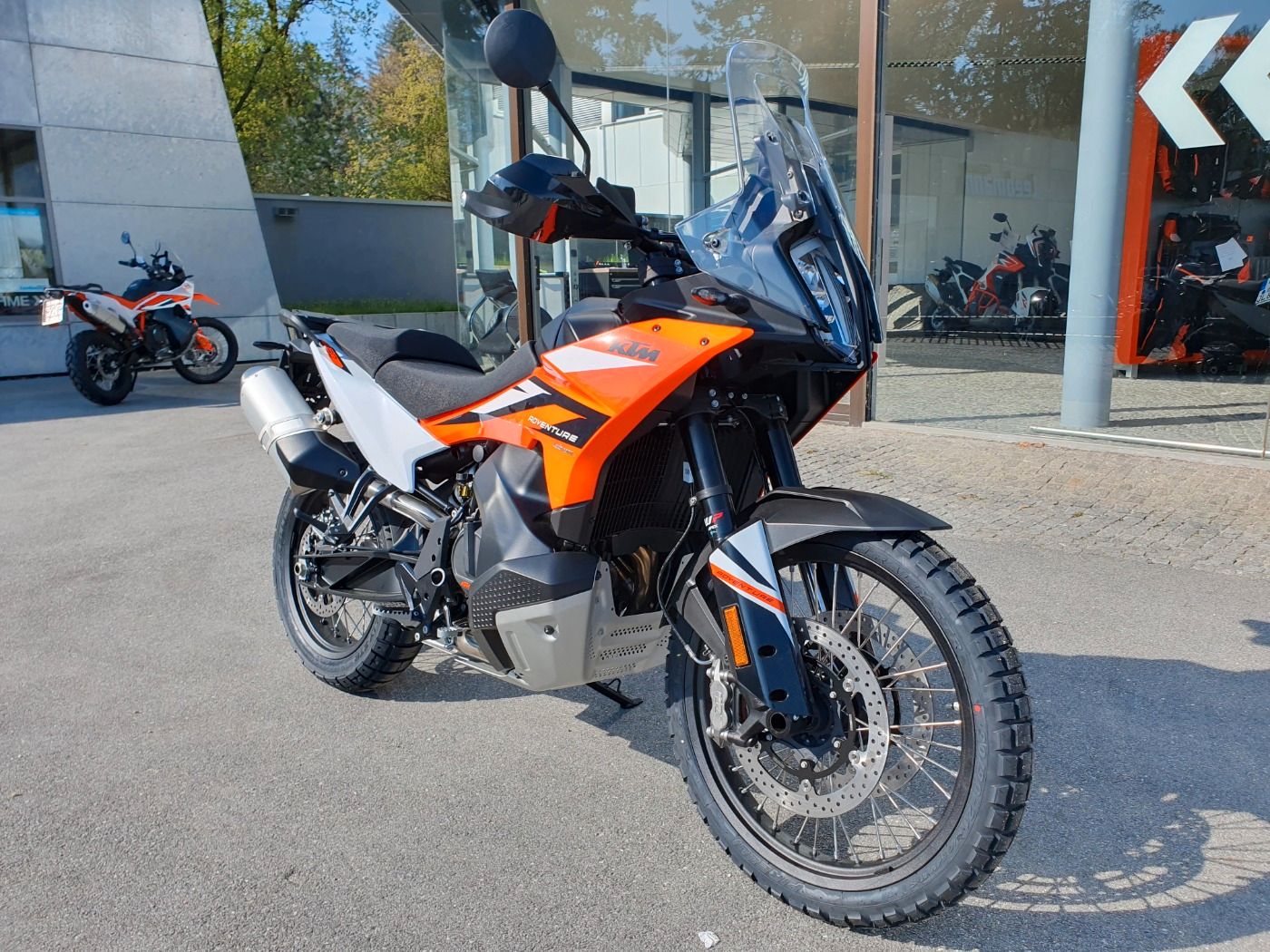 Fahrzeugabbildung KTM 890 Adventure 2024 beide Farben lagernd