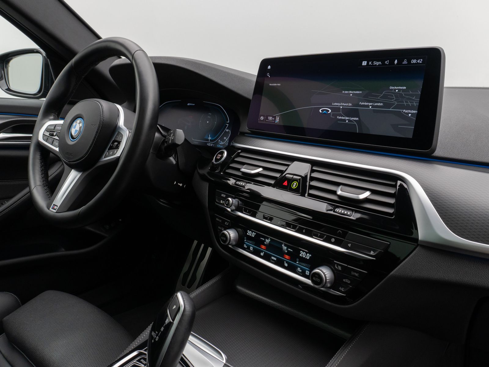 Fahrzeugabbildung BMW 530e M Sport Panorama Kamera DAB HiFi Alarm LED
