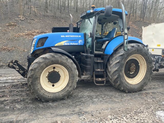 New Holland T7050 (5.638 Betriebs std.)