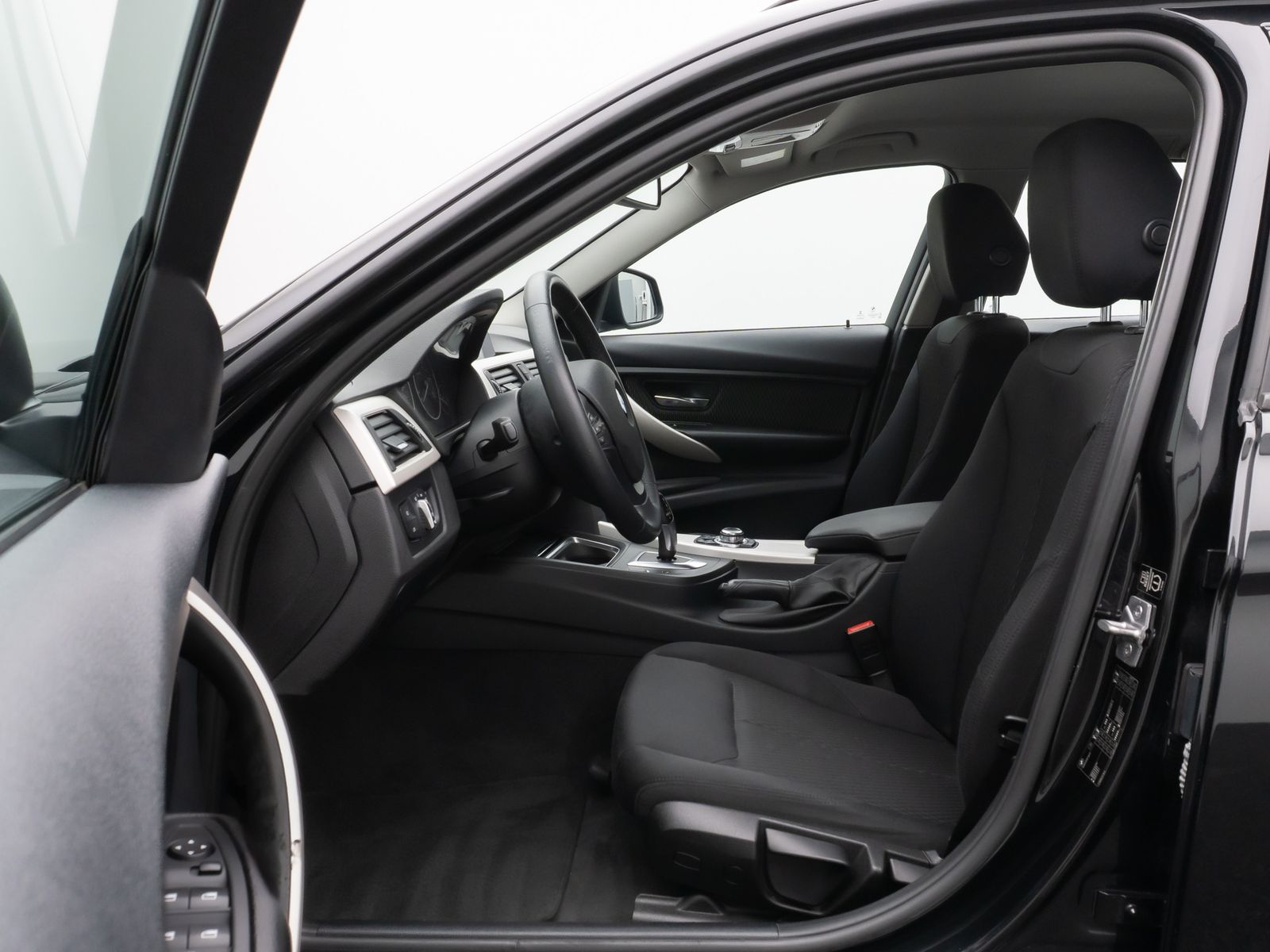 Fahrzeugabbildung BMW 320d Navi PDC Sitzhzg Xenon Geschwindigkeitsreg