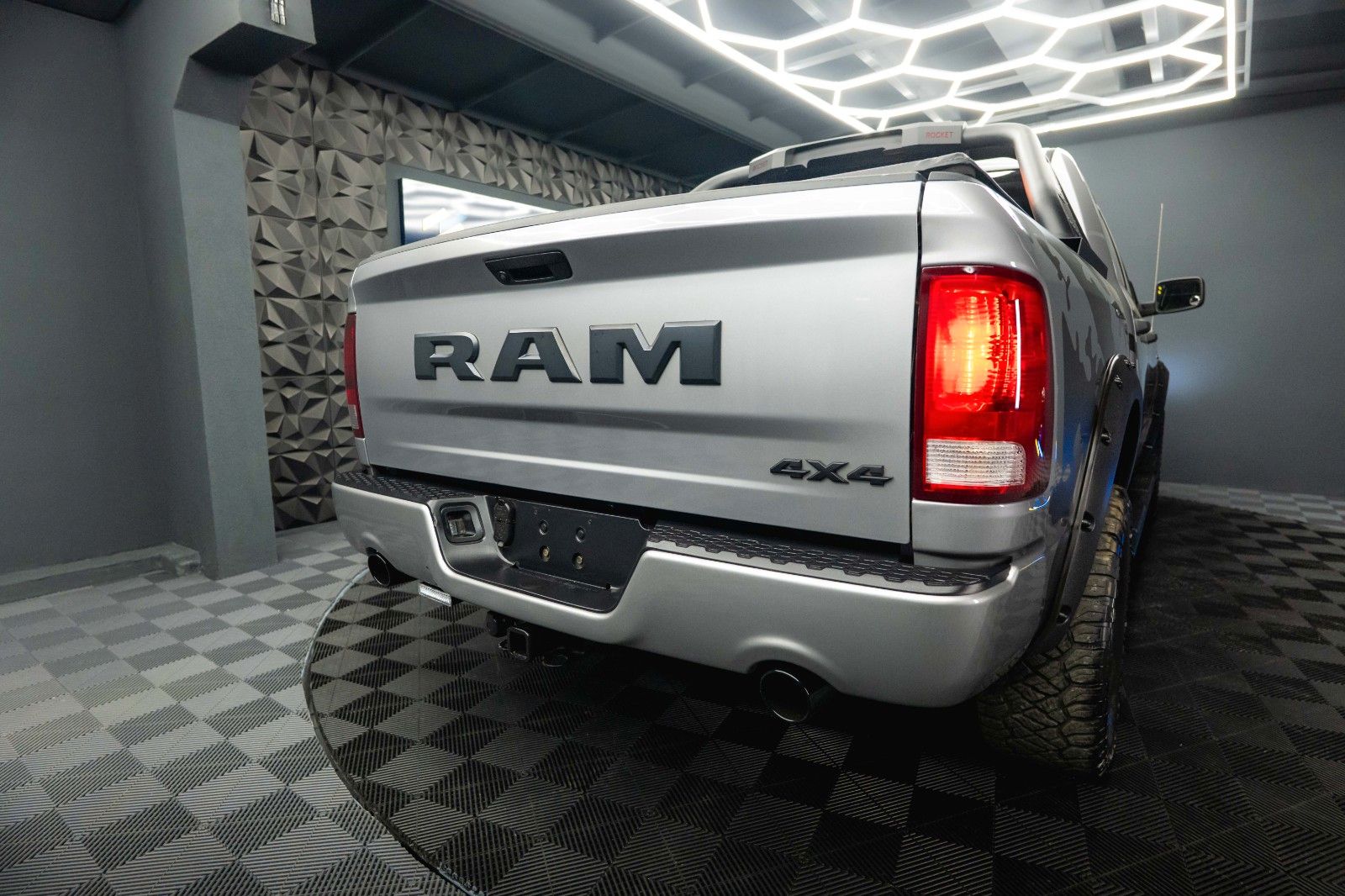 Fahrzeugabbildung Dodge RAM 5.7 V8 HEMI 4x4 OFFROAD Night-Paket *LED*AHK