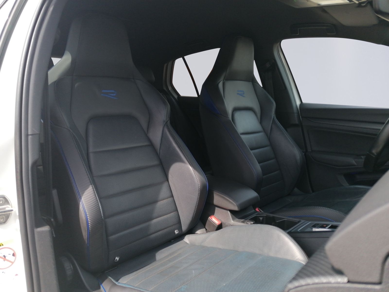 Golf VIII R DSG LEDER+MATRIX+DCC+AKRA+