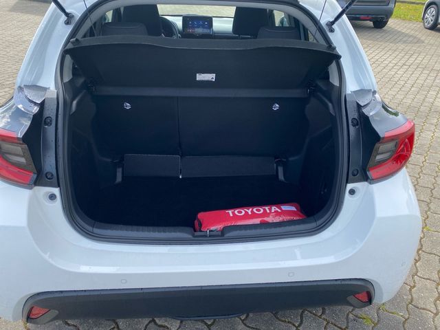 Yaris 1.5 Hybrid Style PDC SHZ KAMERA ACC LED