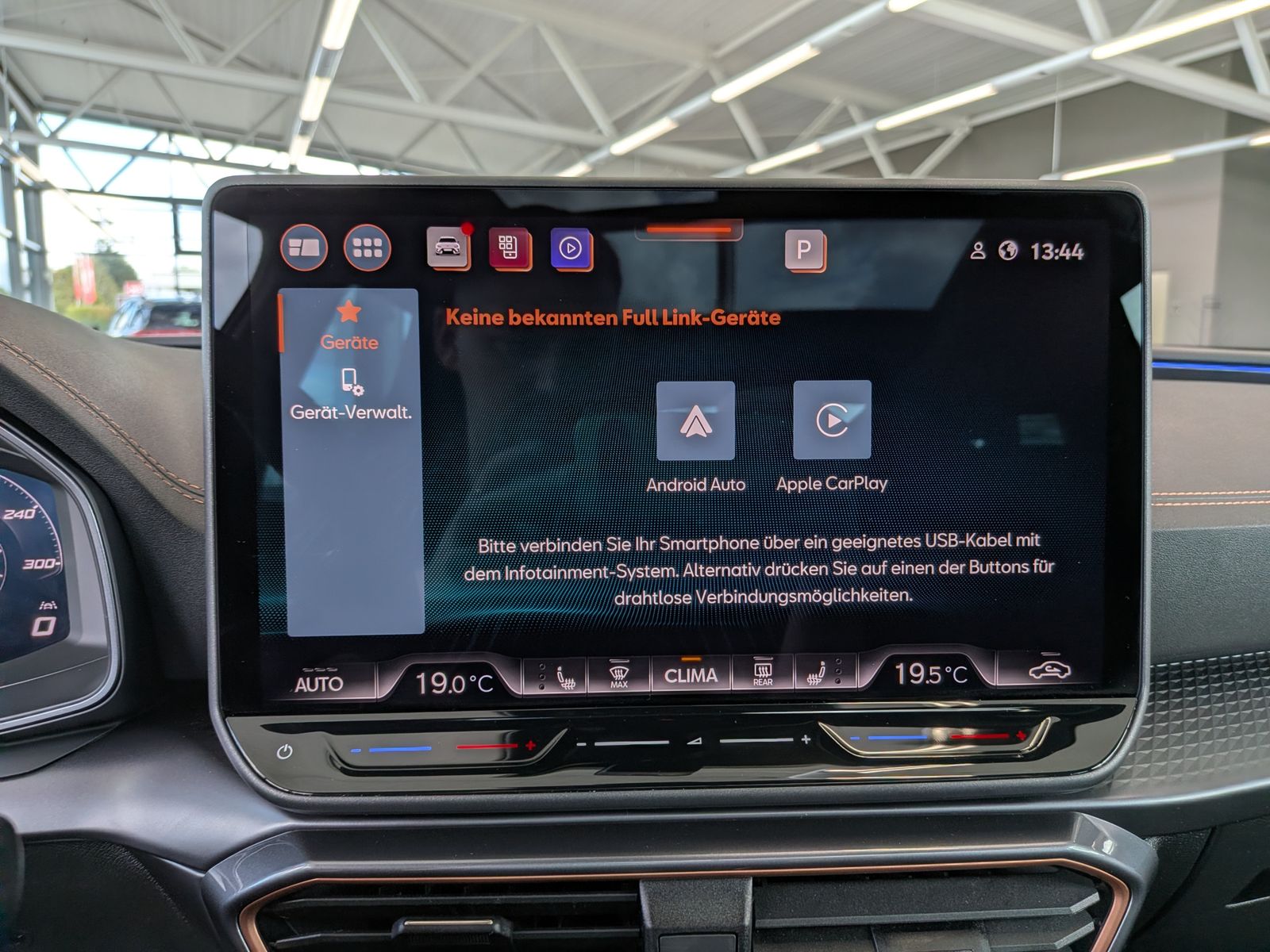 Fahrzeugabbildung CUPRA Leon 1.5 eTSI DINAMICA MATRIX ACC PANO AHK 5J-Ga