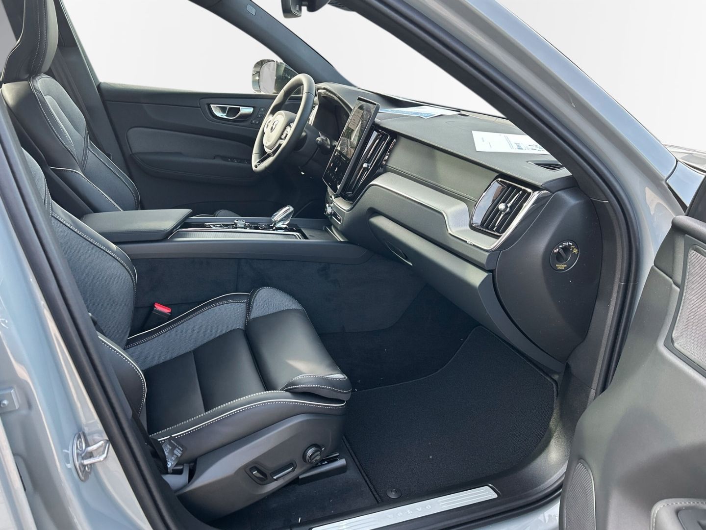 Volvo XC60 Recharge T8 AWD Ultra Black Edition 21'' AC imagem 3