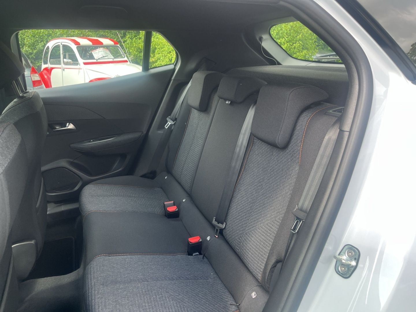 Fahrzeugabbildung Peugeot 2008 STYLE PureTech 100 CarPlay Klimaautom