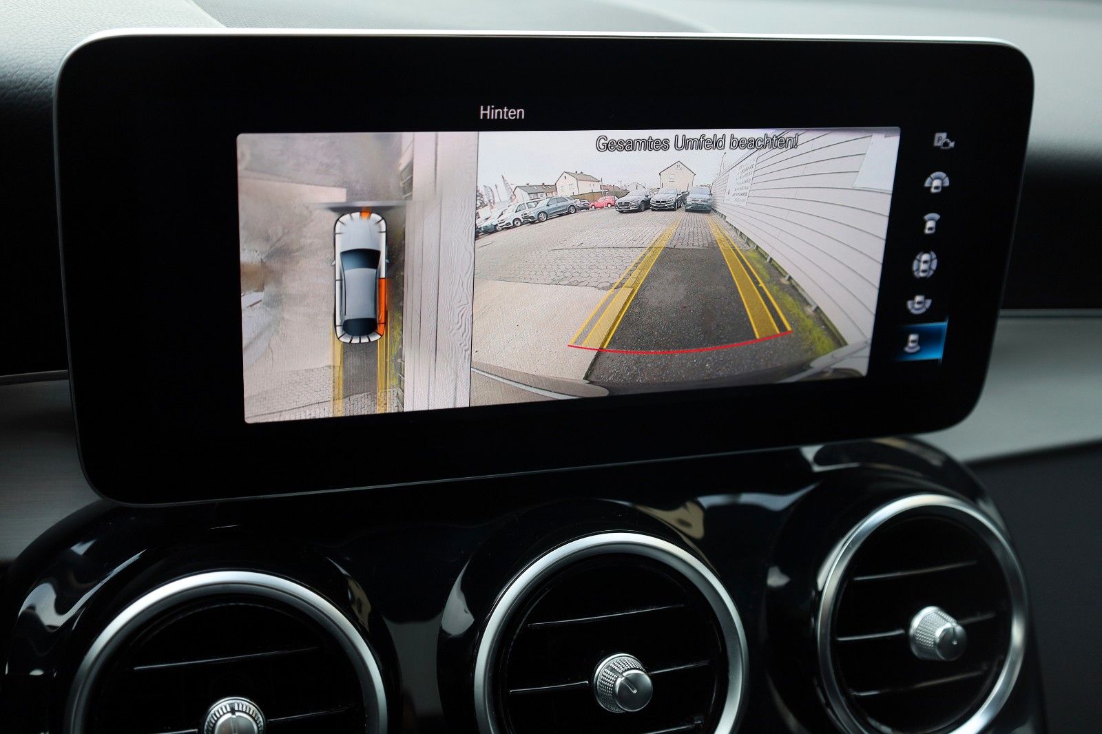 Fahrzeugabbildung Mercedes-Benz GLC 300e 4M Coupe AMG Leder,Navi,LED,360°-Kamera