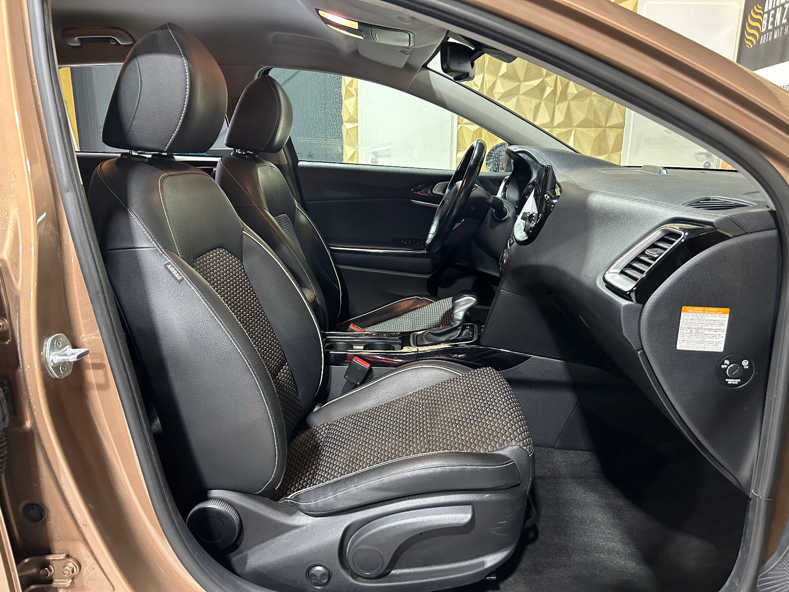 Fahrzeugabbildung Kia Ceed Sportswagon/Platinum Edition/DIGITAL-TACHO/