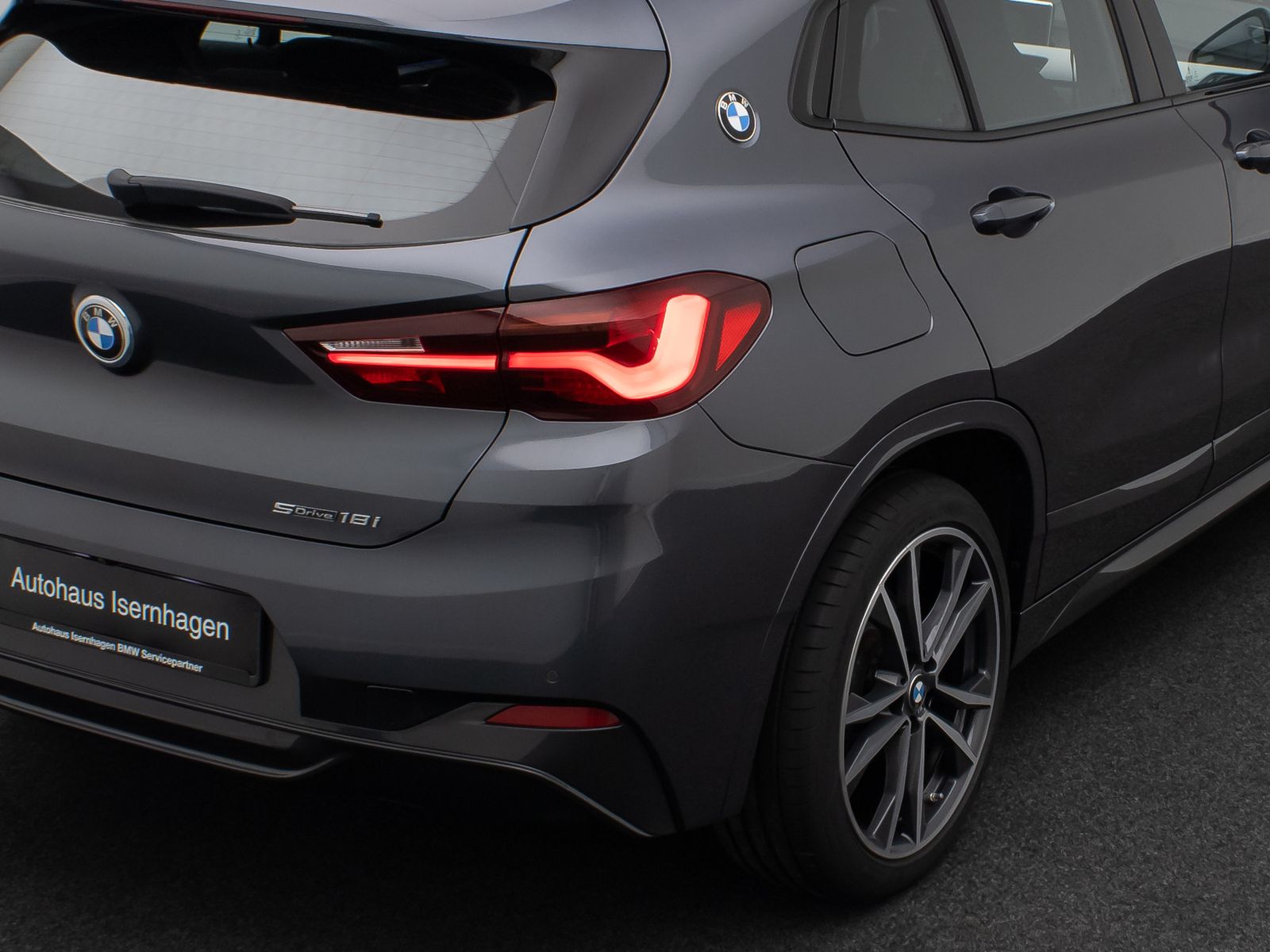 Fahrzeugabbildung BMW X2 sD18i M Sport AHK Kamera GeschwindiReg 19Zoll