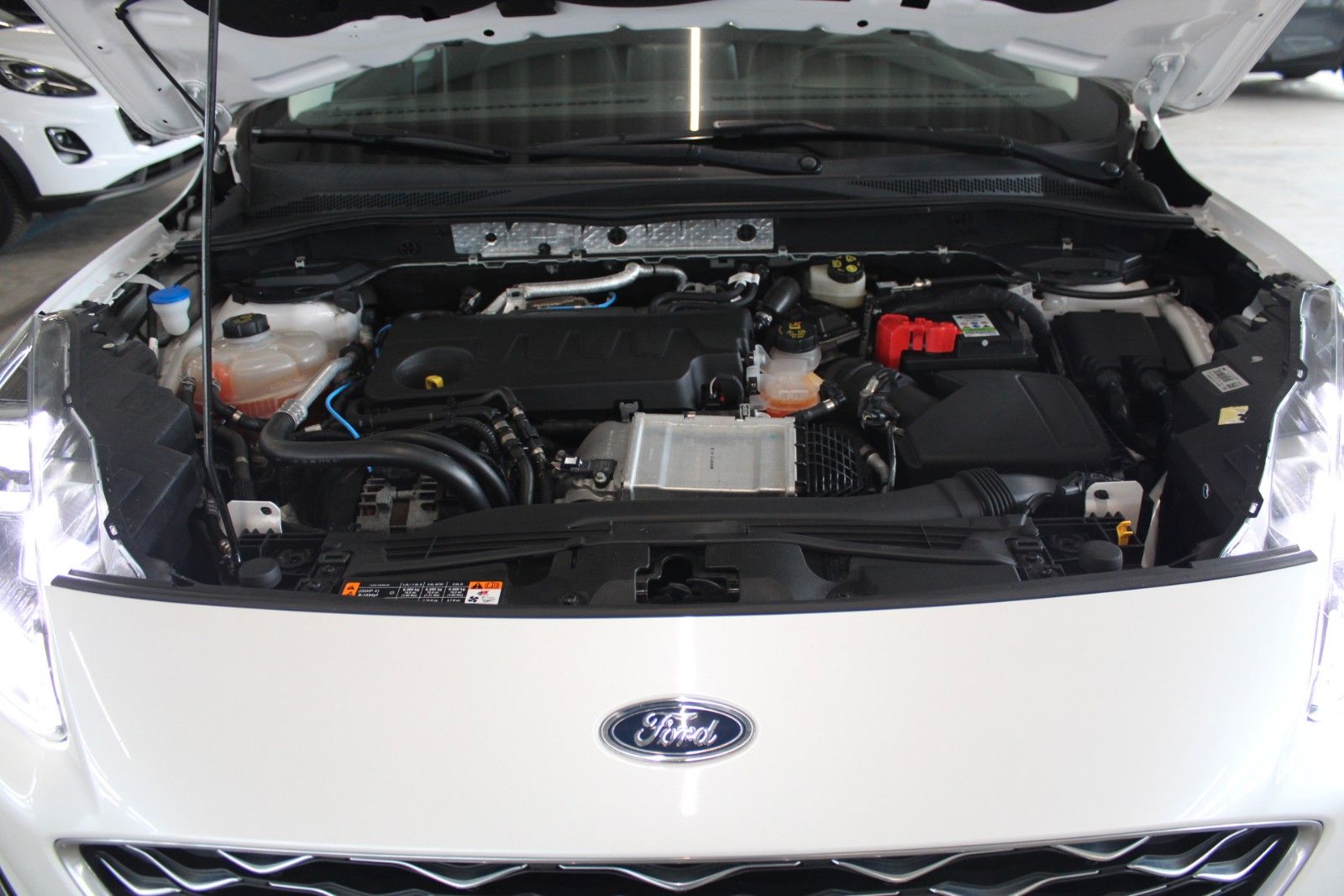 Fahrzeugabbildung Ford Kuga Vignale Aut. AWD LED AHK HUD 2xCAM B&O uvm.