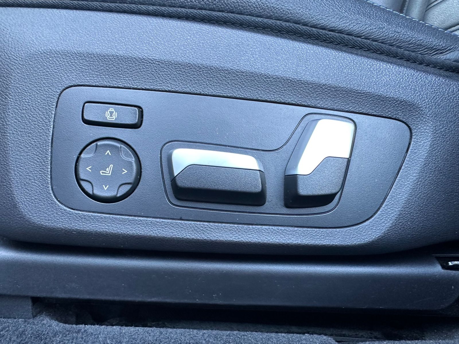 Fahrzeugabbildung BMW iX3 Impressive M Sport NAV+LED+PANO+AHK+HUD+360°