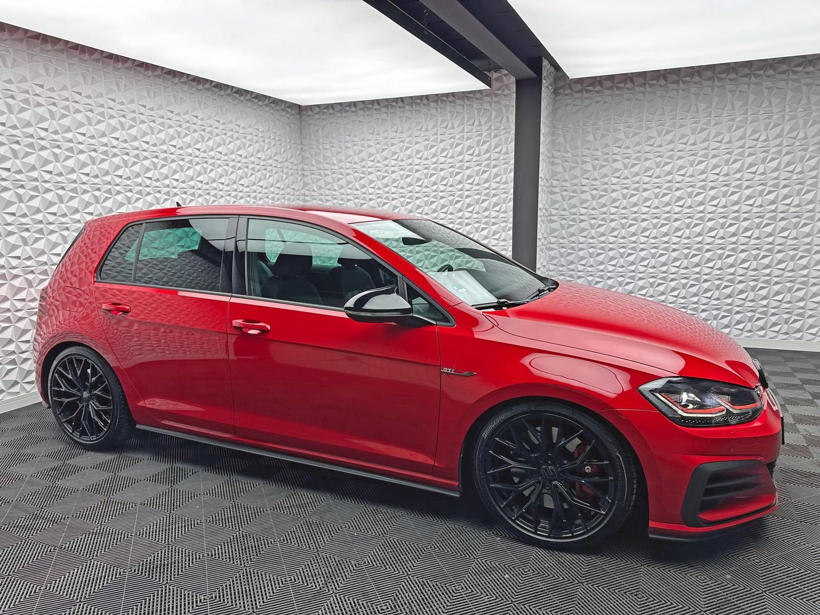 Fahrzeugabbildung Volkswagen GOLF GTI 2.0 TSI PERFORMANCE/NAVI/LED/PDC/ACC