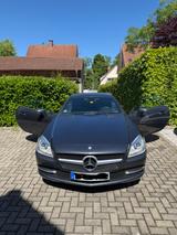 Mercedes-Benz SLK 200 BlueEFFICIENCY - - graue Mercedes-Benz SLK-Klasse
