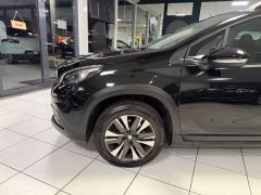 PEUGEOT 2008 1.2 Allure/NAVI/SHZ/PANO/KLIMA/CARPLAY PEUGEOT 2008 1.2 Allure/NAVI/SHZ/PANO/KLIMA/CARPLAY
