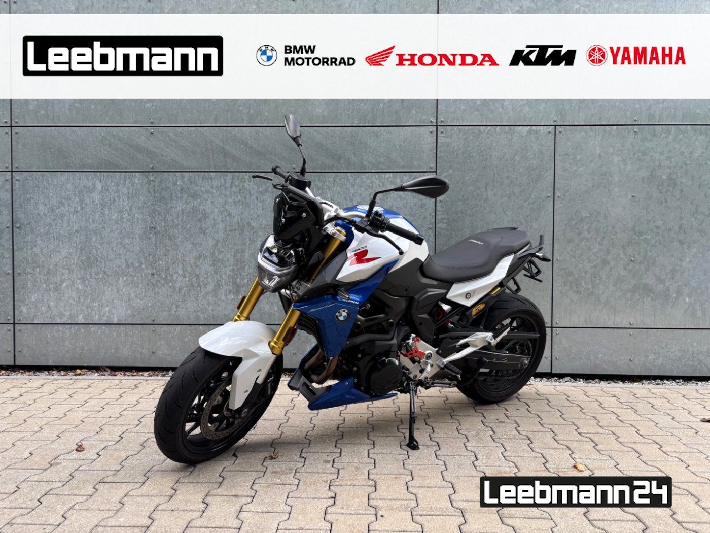 Fahrzeugabbildung BMW F 900 R Style Sport mit kurzem Kennzeichenhalter