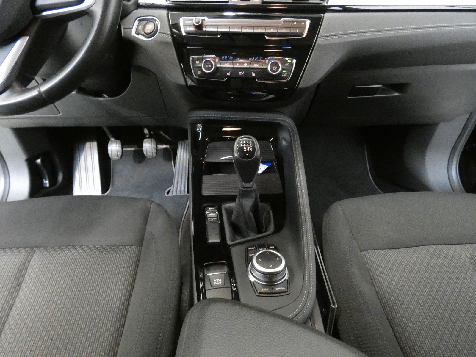 BMW X2 sDrive 18 i Advantage*Navi*HUD*Parktronic foto 19