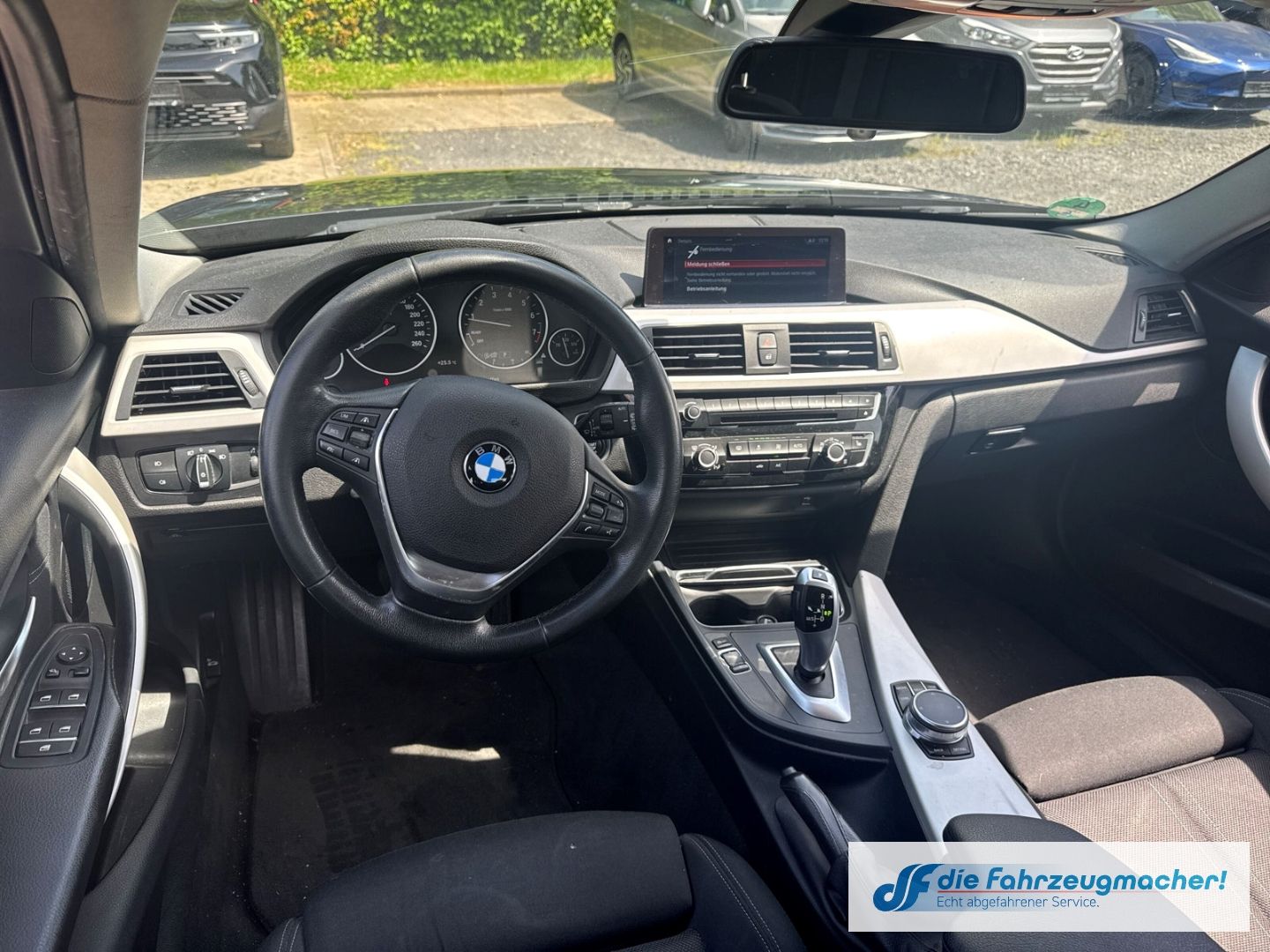 Fahrzeugabbildung BMW 320 i xDrive Advantage Touring *EXPORT