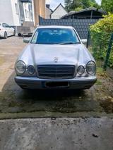 Mercedes-Benz Mercedes E 220 - Mercedes-Benz E 220 aus 1999