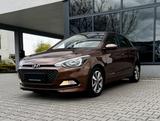 Hyundai i20 Trend*AUTOMATIK*NAV*KAM*PDC*SHZ*KLIMA*TEMP* - Hyundai i20 mit Benzin-Antrieb: Limousine