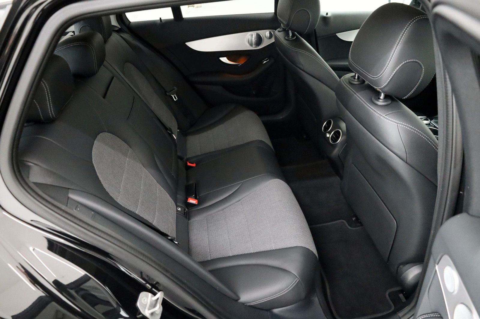 Fahrzeugabbildung Mercedes-Benz C 180 CGI T T.Leder,Navi,LED.Panorama,Kamera