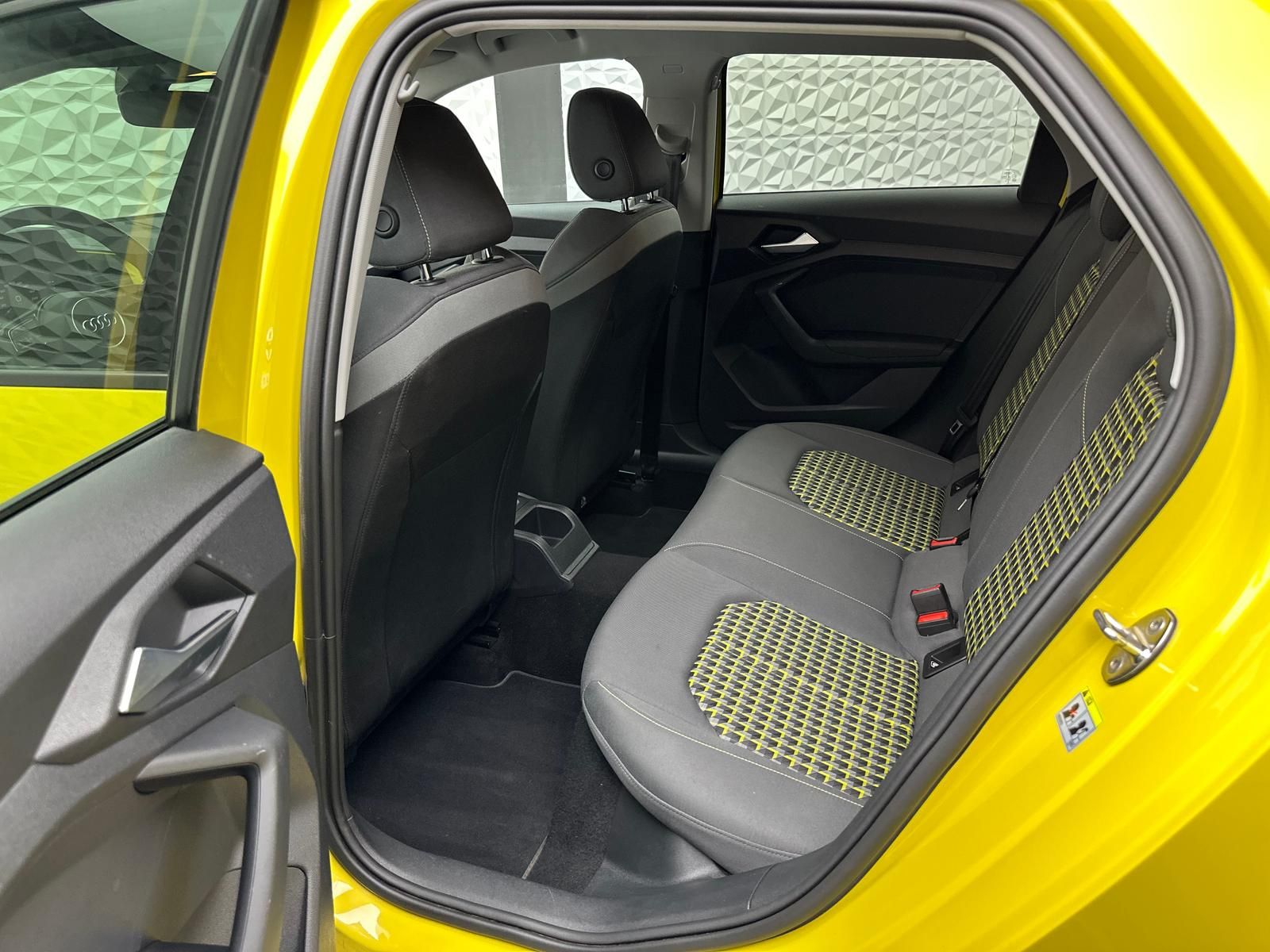 Fahrzeugabbildung Audi A1 30 TFSI S-LINE/EDITION-ONE/PDC/RCAM/VIRTUAL