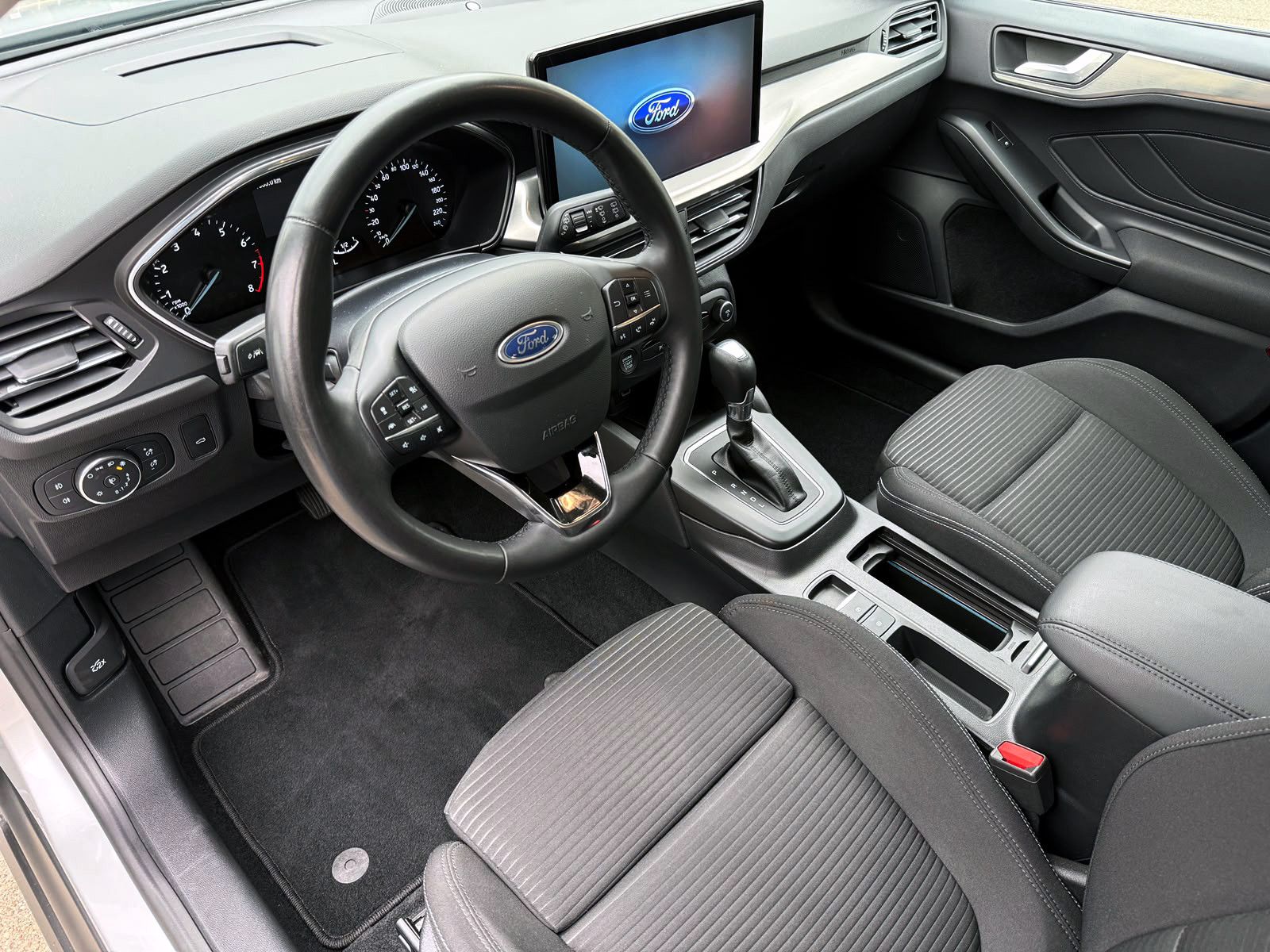 Fahrzeugabbildung Ford Focus Turnier 1.0 EB Titanium AHK ACC KAM B&O BT