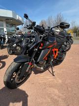 KTM 1390 SuperDuke R  2,99% Finanzierung - KTM MOTORRAD