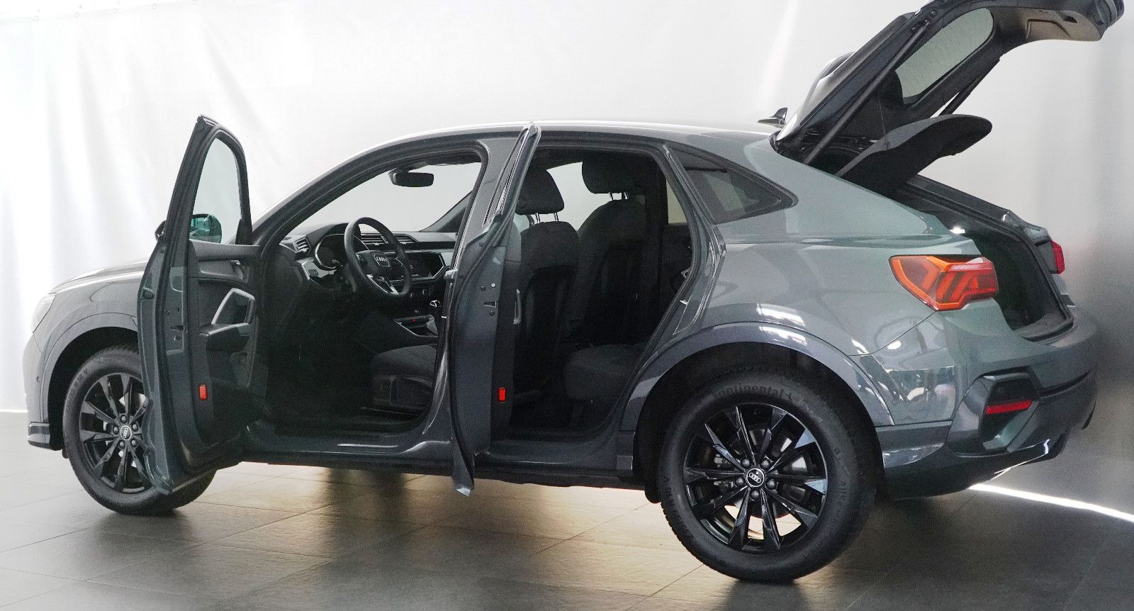Audi Q3 Sportback Nanograu mit Optik-Paket S Line foto 5